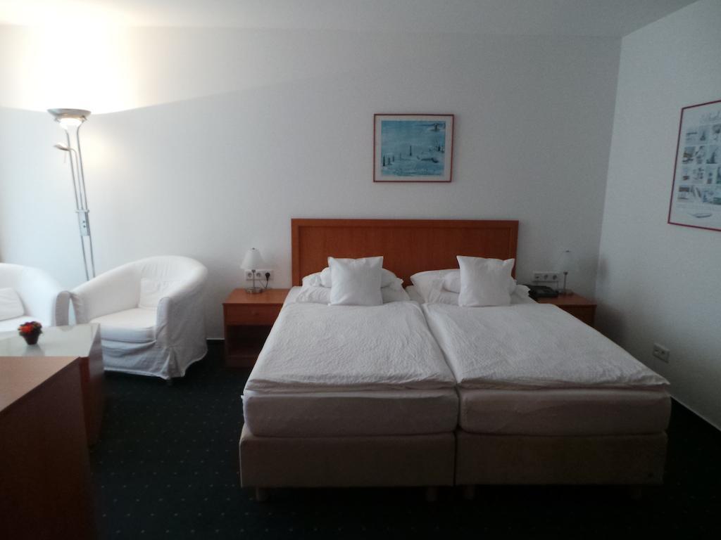 Hotel Haus Koebesine Juist Habitación foto