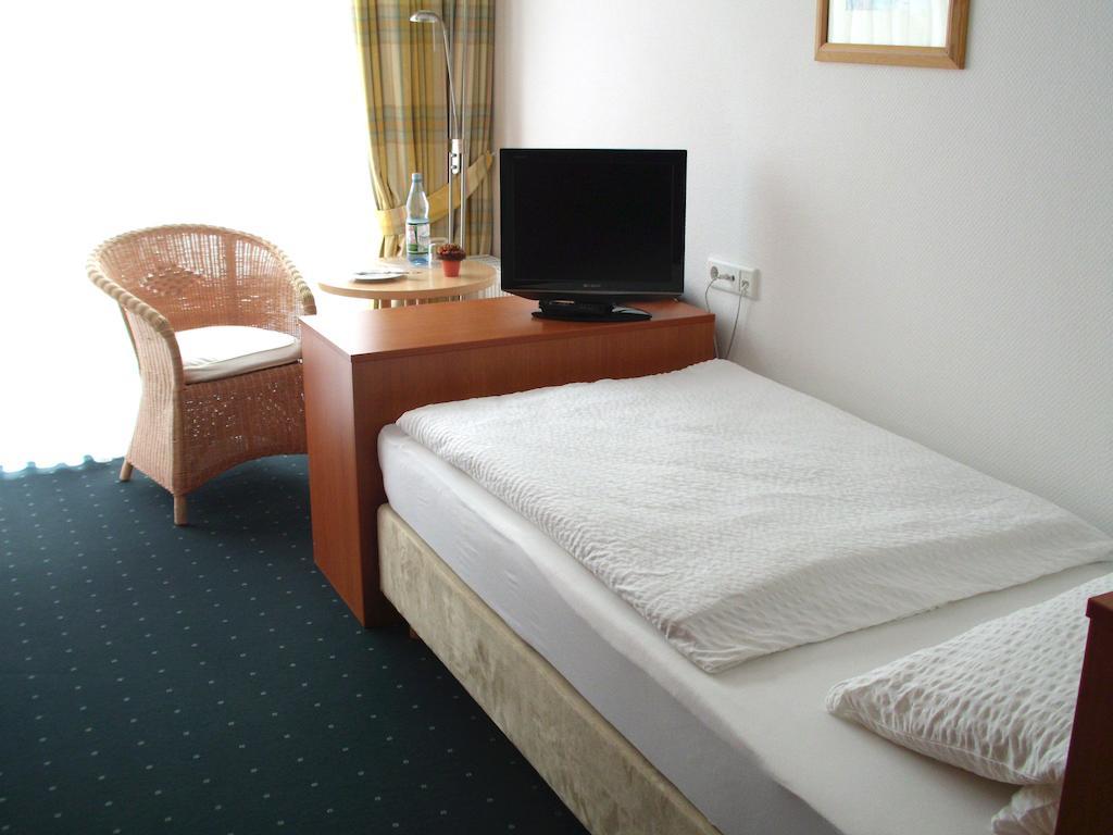 Hotel Haus Koebesine Juist Habitación foto